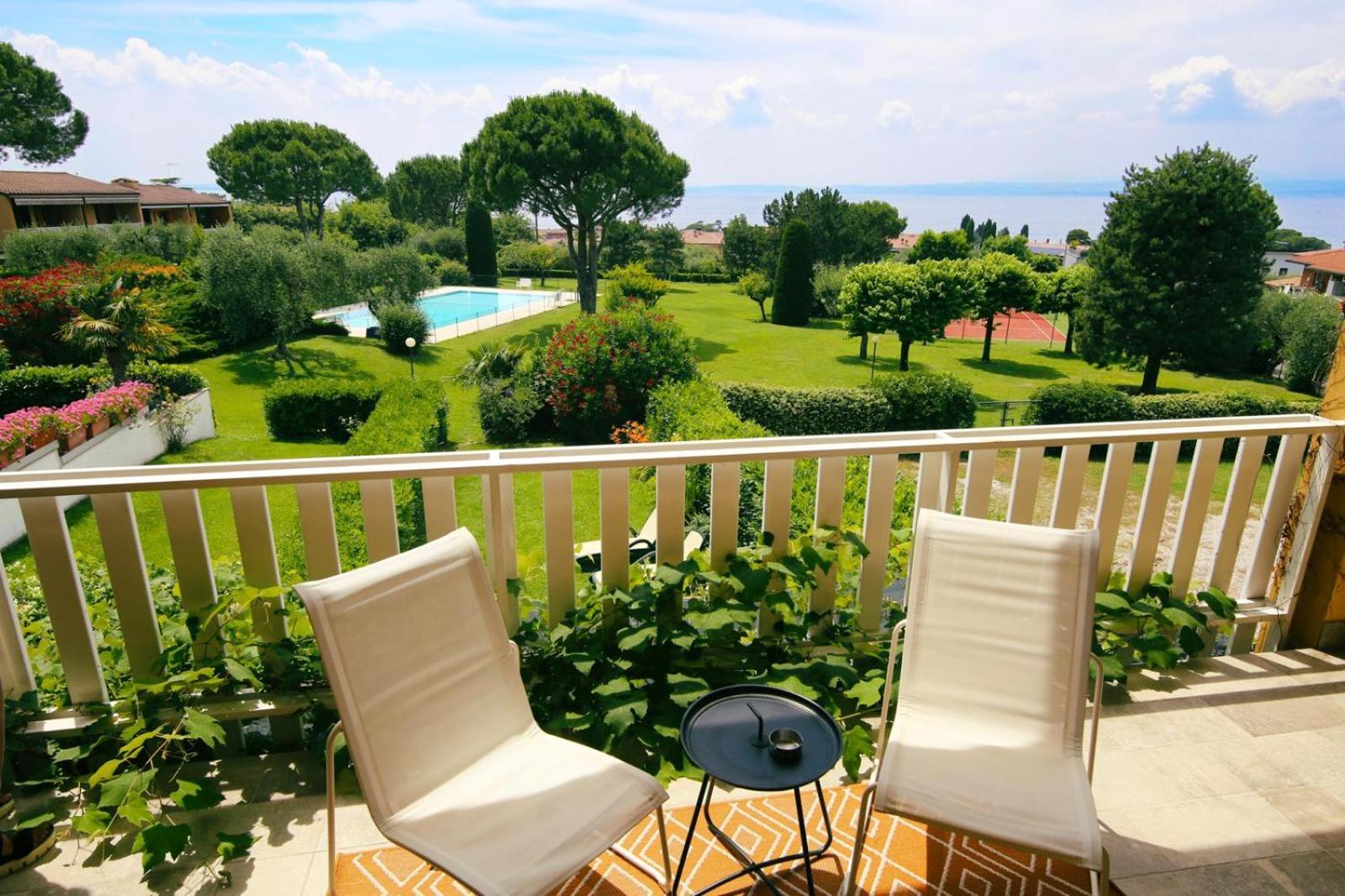 Tennis / Pool / Barbecue Bardolino Exterior photo